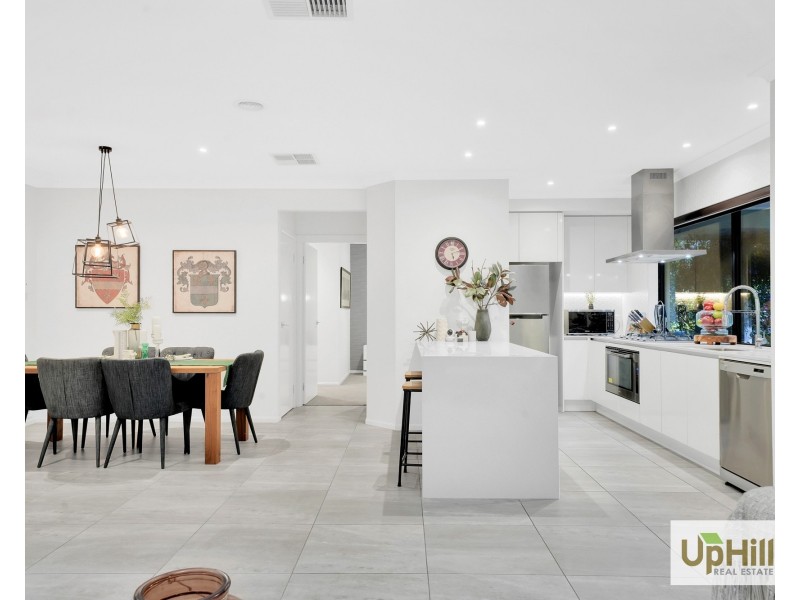 6 Callow Avenue, Clyde North VIC 3978