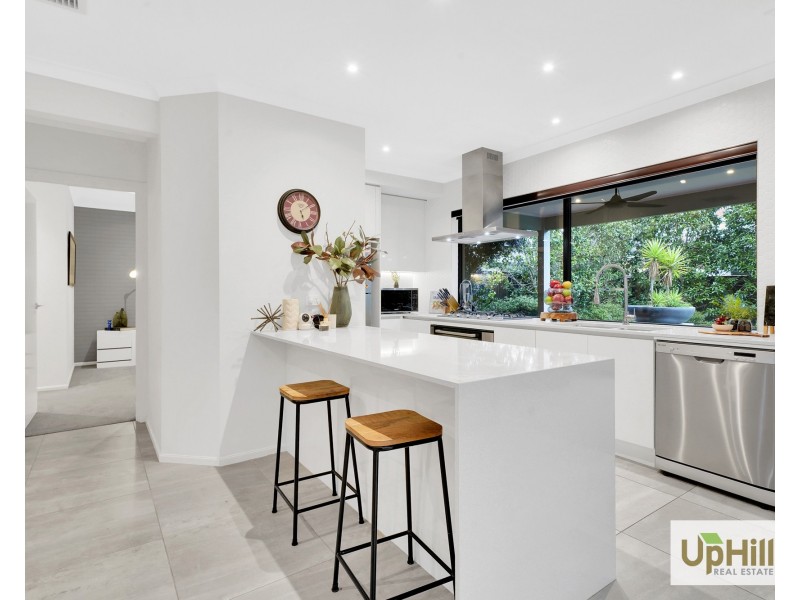 6 Callow Avenue, Clyde North VIC 3978