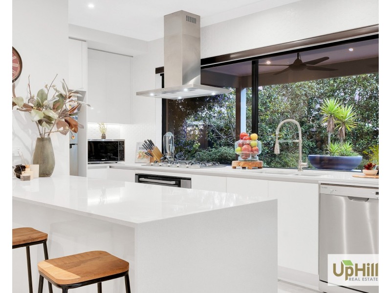 6 Callow Avenue, Clyde North VIC 3978