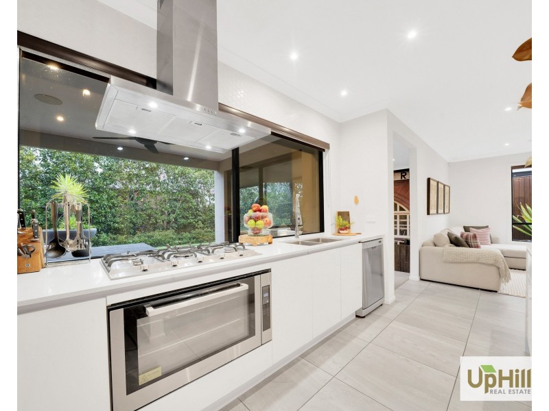 6 Callow Avenue, Clyde North VIC 3978