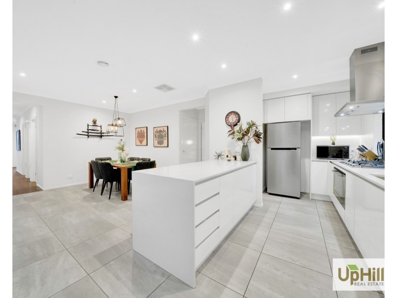 6 Callow Avenue, Clyde North VIC 3978