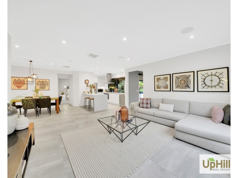 6 Callow Avenue, Clyde North VIC 3978