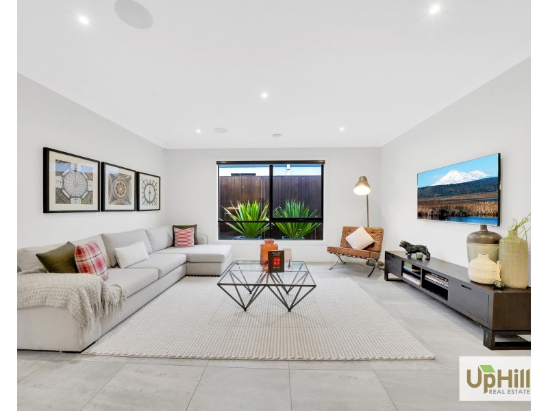 6 Callow Avenue, Clyde North VIC 3978