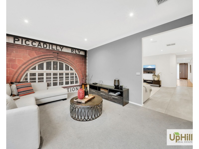 6 Callow Avenue, Clyde North VIC 3978