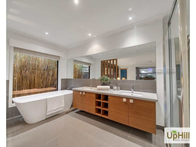 22 Waler Circuit, Clyde North VIC 3978