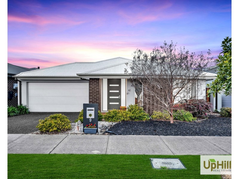 9 Gathering Street, Clyde VIC 3978