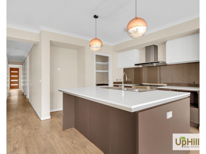 6 Rhynhurst Street, Clyde North VIC 3978