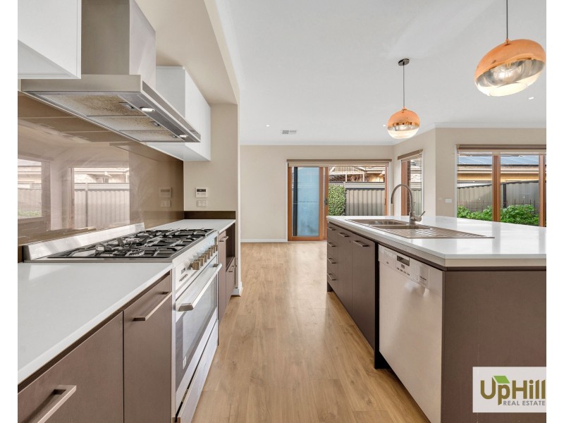 6 Rhynhurst Street, Clyde North VIC 3978