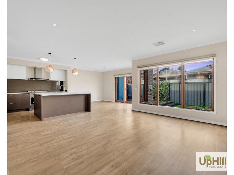 6 Rhynhurst Street, Clyde North VIC 3978