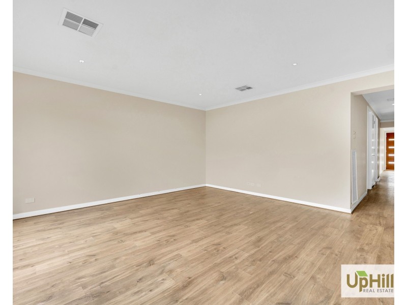 6 Rhynhurst Street, Clyde North VIC 3978