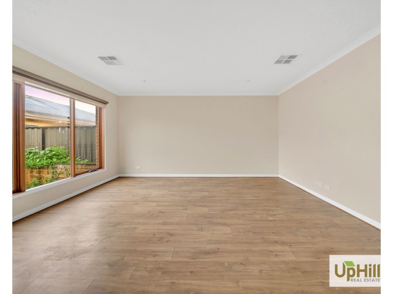 6 Rhynhurst Street, Clyde North VIC 3978