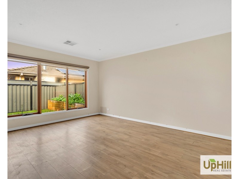 6 Rhynhurst Street, Clyde North VIC 3978