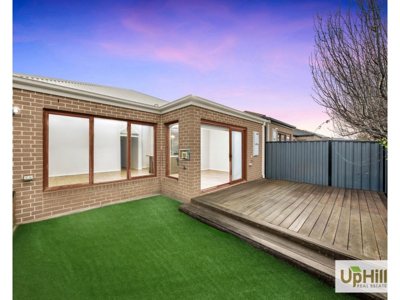 6 Rhynhurst Street, Clyde North VIC 3978