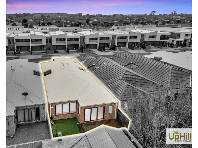 6 Rhynhurst Street, Clyde North VIC 3978