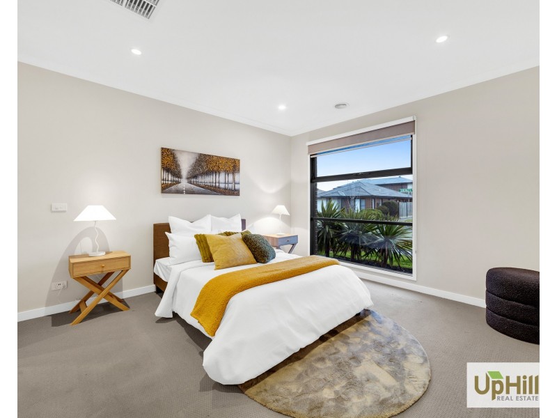 10 Serengeti Street, Clyde North VIC 3978