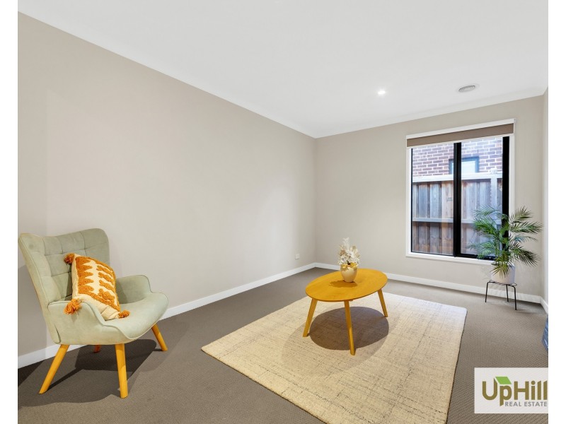 10 Serengeti Street, Clyde North VIC 3978