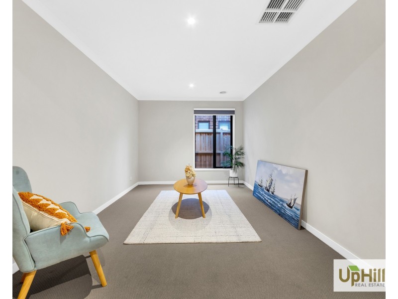 10 Serengeti Street, Clyde North VIC 3978