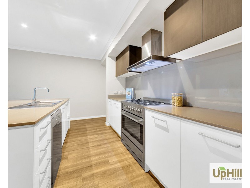 10 Serengeti Street, Clyde North VIC 3978