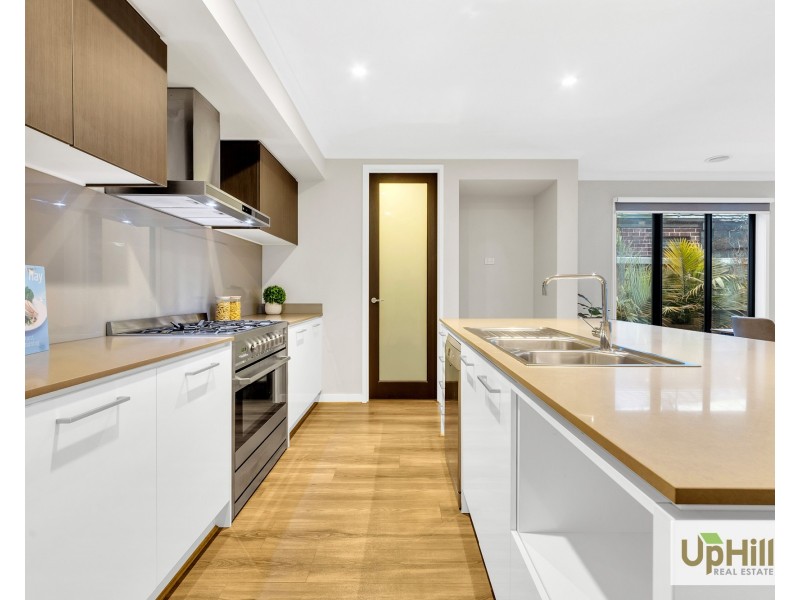 10 Serengeti Street, Clyde North VIC 3978