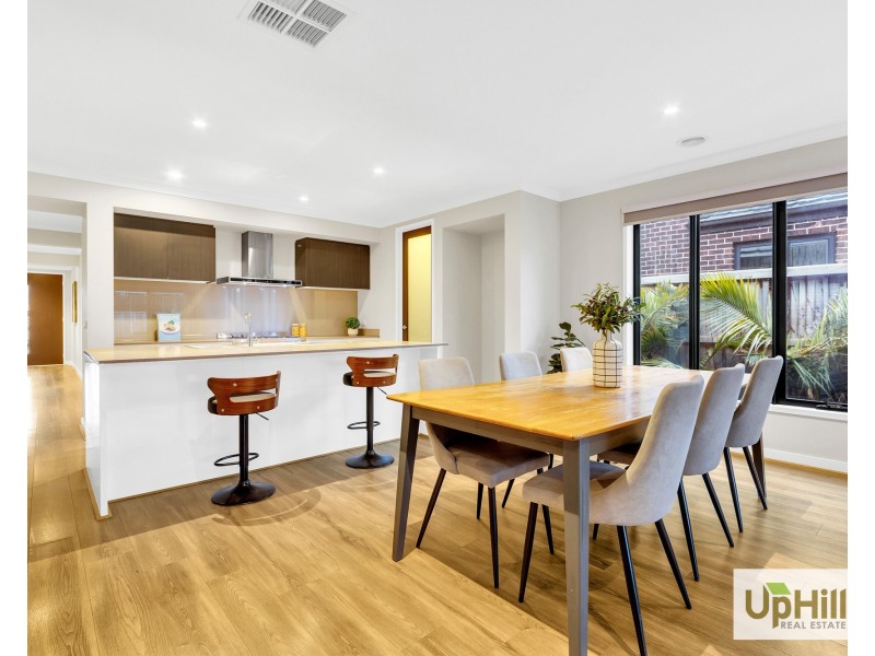 10 Serengeti Street, Clyde North VIC 3978