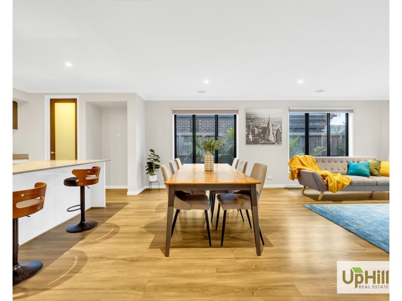 10 Serengeti Street, Clyde North VIC 3978