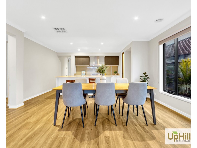 10 Serengeti Street, Clyde North VIC 3978