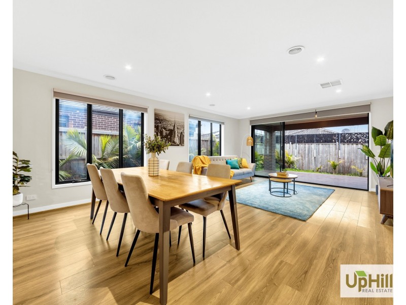 10 Serengeti Street, Clyde North VIC 3978