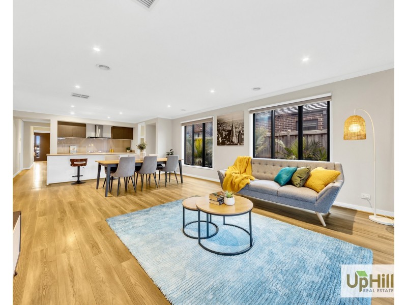 10 Serengeti Street, Clyde North VIC 3978