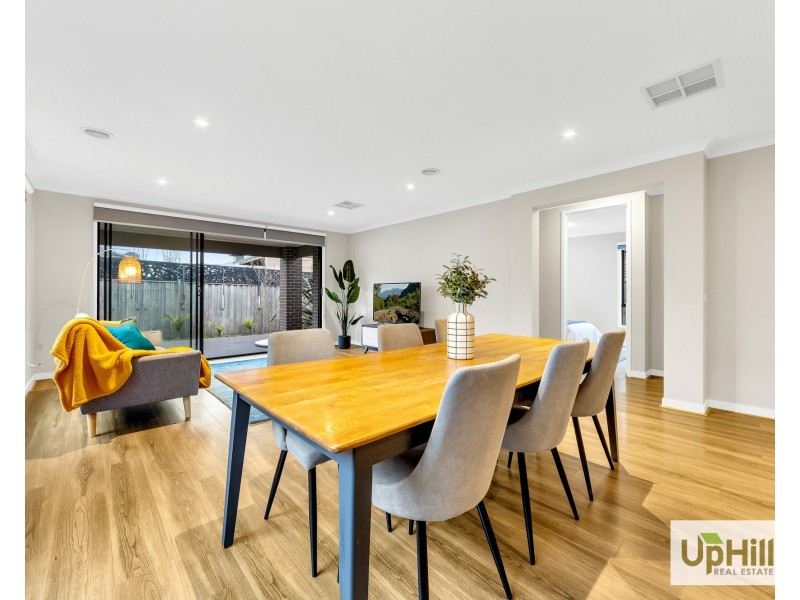 10 Serengeti Street, Clyde North VIC 3978