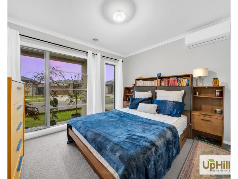 14 Mountjoy Circuit, Clyde North VIC 3978