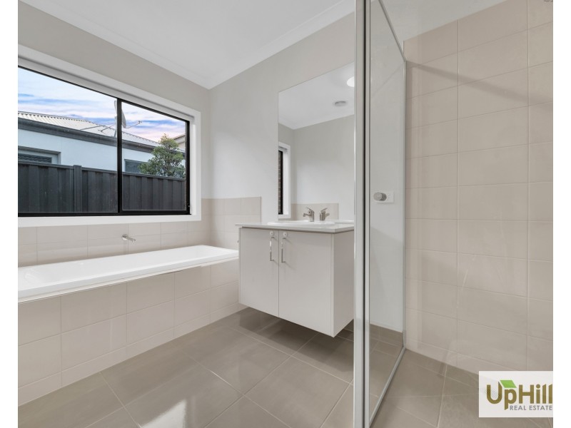 43 Pelagos Drive, Clyde VIC 3978