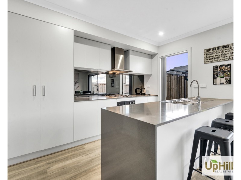 62 Union Street, Clyde North VIC 3978