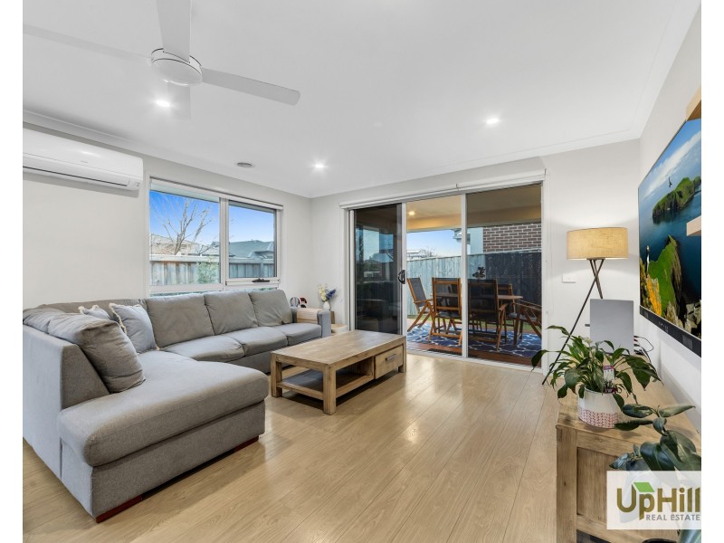 23 Walhallow Drive, Clyde North VIC 3978