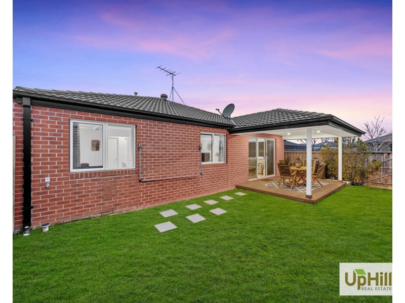23 Walhallow Drive, Clyde North VIC 3978