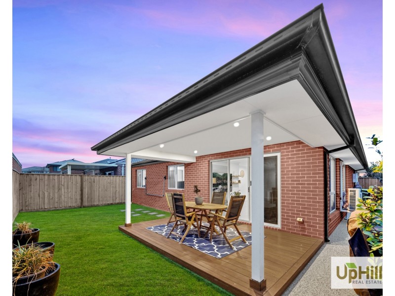 23 Walhallow Drive, Clyde North VIC 3978