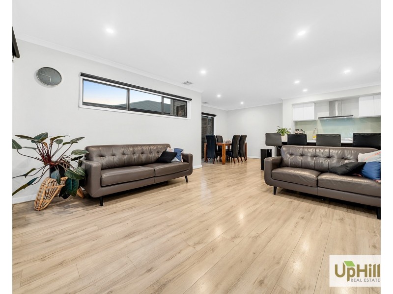 42 Treehouse Avenue, Clyde VIC 3978