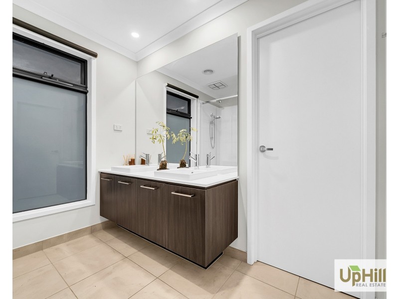 42 Treehouse Avenue, Clyde VIC 3978