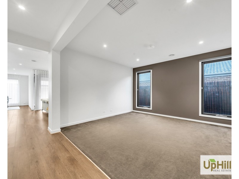 5 Aminya Drive, Clyde North VIC 3978