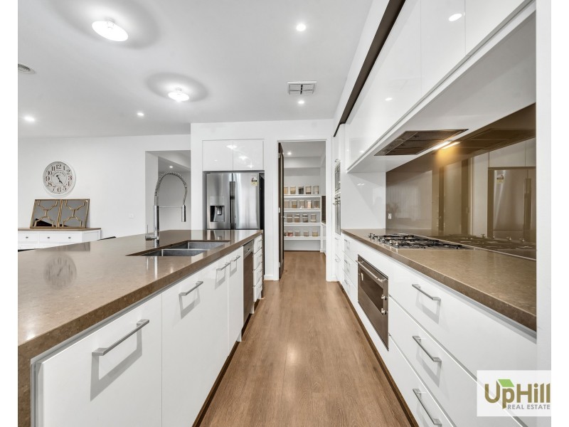 5 Aminya Drive, Clyde North VIC 3978
