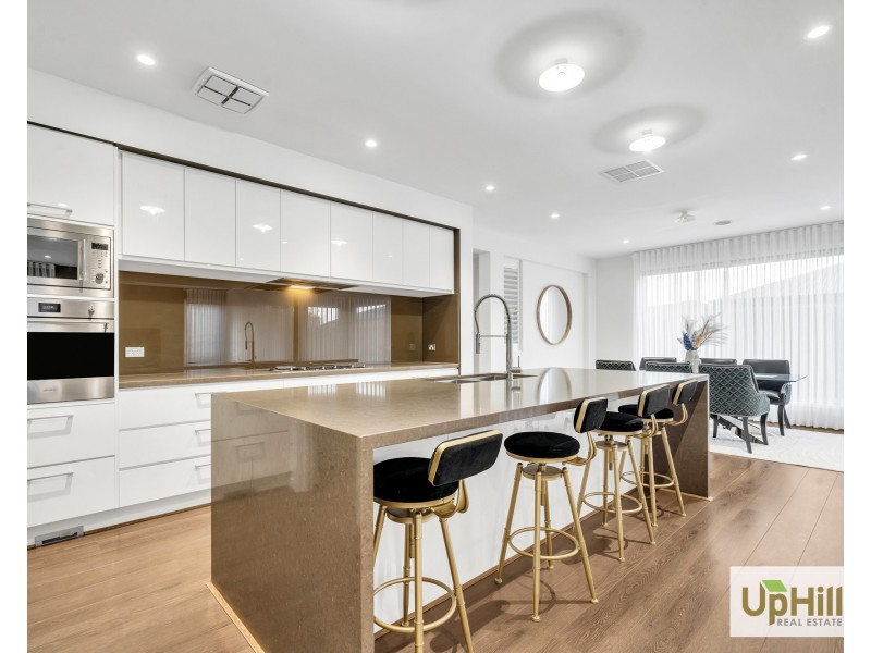 5 Aminya Drive, Clyde North VIC 3978