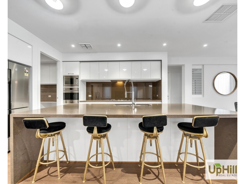 5 Aminya Drive, Clyde North VIC 3978