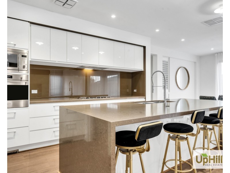 5 Aminya Drive, Clyde North VIC 3978