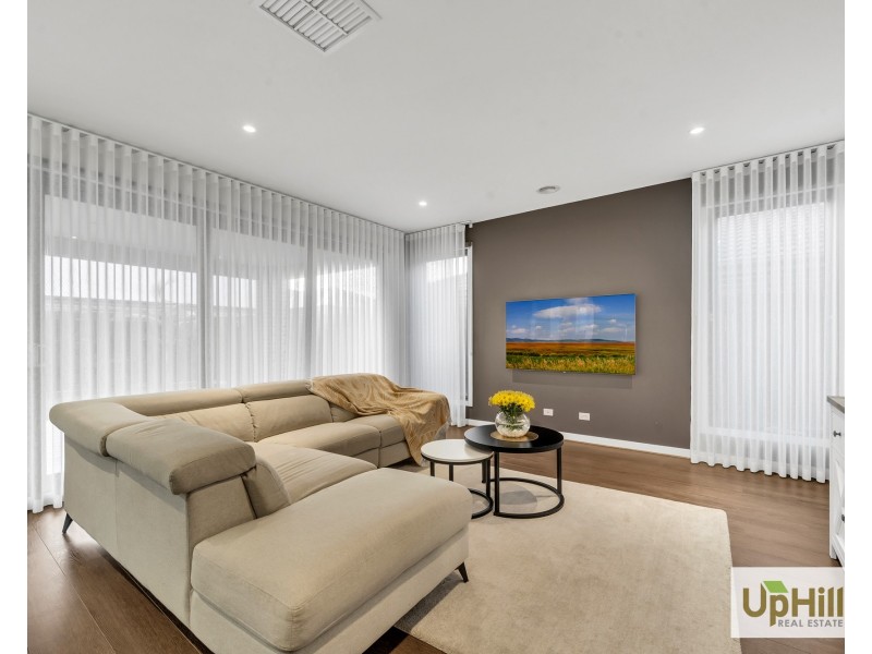 5 Aminya Drive, Clyde North VIC 3978