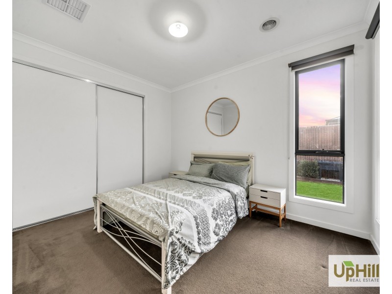 5 Aminya Drive, Clyde North VIC 3978