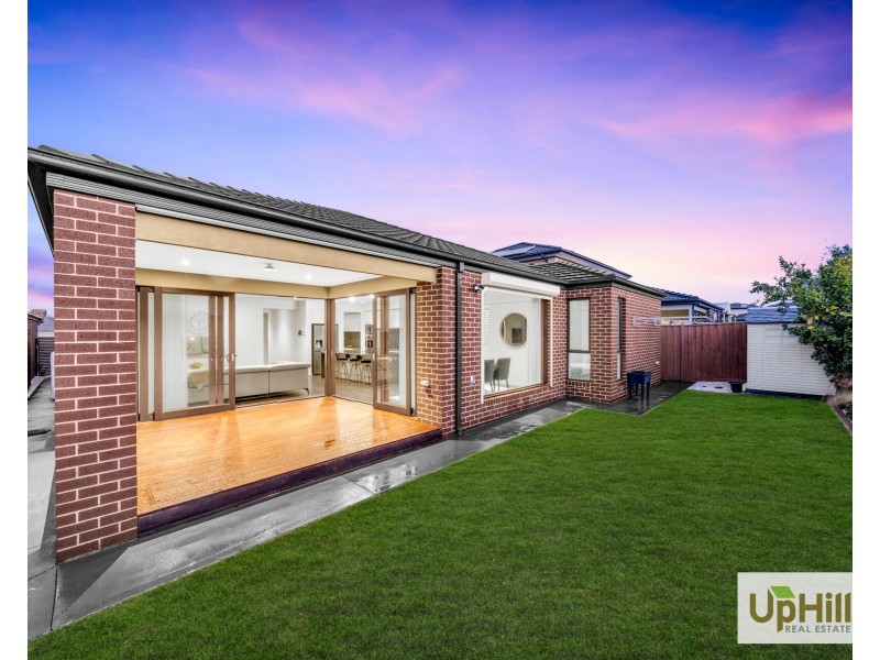 5 Aminya Drive, Clyde North VIC 3978
