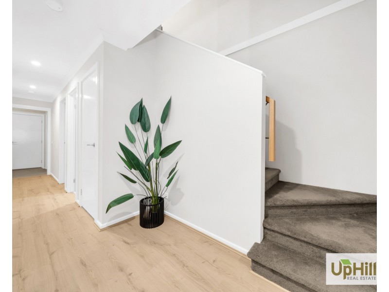 6 Locanda Walk, Clyde North VIC 3978