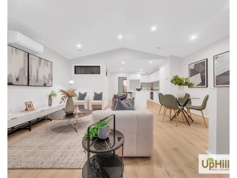 6 Locanda Walk, Clyde North VIC 3978