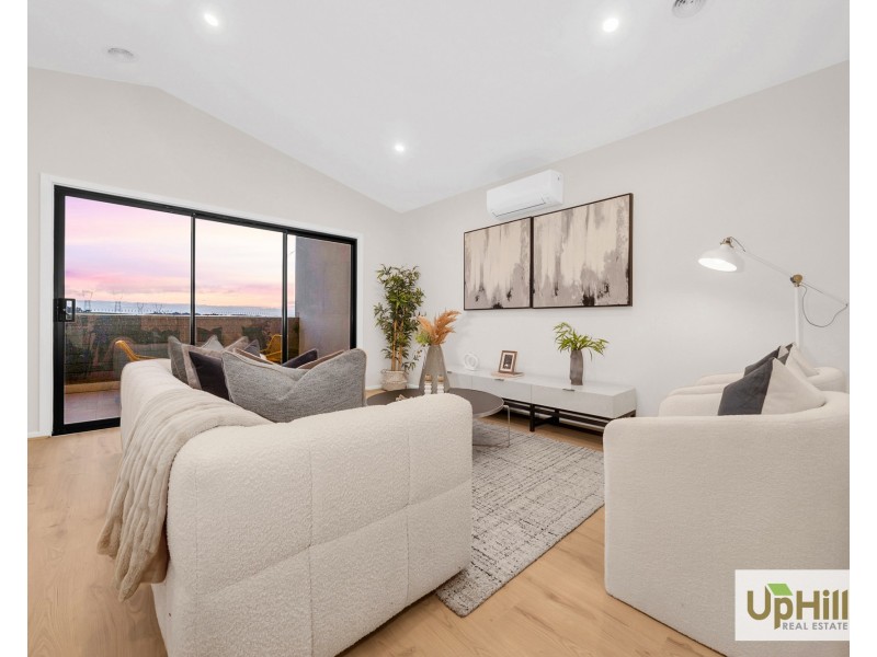 6 Locanda Walk, Clyde North VIC 3978