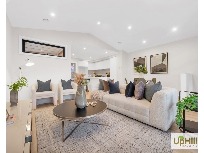 6 Locanda Walk, Clyde North VIC 3978