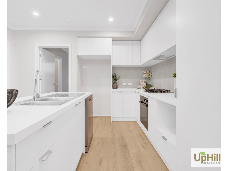 6 Locanda Walk, Clyde North VIC 3978